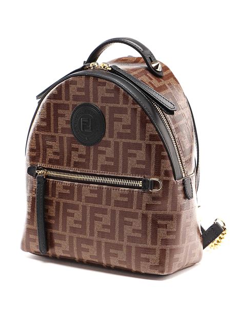 sac a dos fendi faux